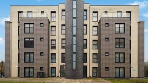 Exterior - Heathrow Gateway Apartments with Private Parking13 (London)