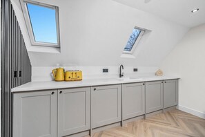 Interior - Modern Top Floor Studio in Putney SW15 | Sleeps 3 (London)