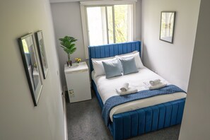 Room - Stylish 2BR Near Heathrow & Elizabeth Line (Harlington)