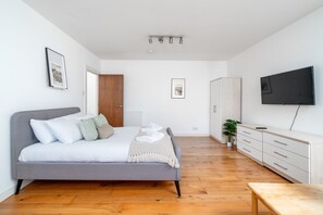 1 bedroom, desk, iron/ironing board, free WiFi - Modern Corporate Studio London SE16 (London)