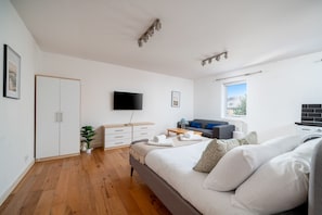 1 bedroom, desk, iron/ironing board, free WiFi - Modern Corporate Studio London SE16 (London)