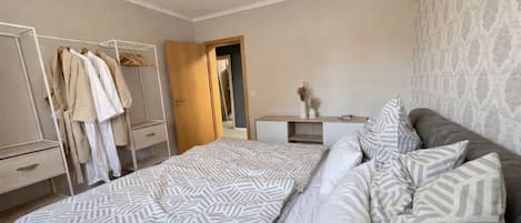 1 habitación, wifi y ropa de cama