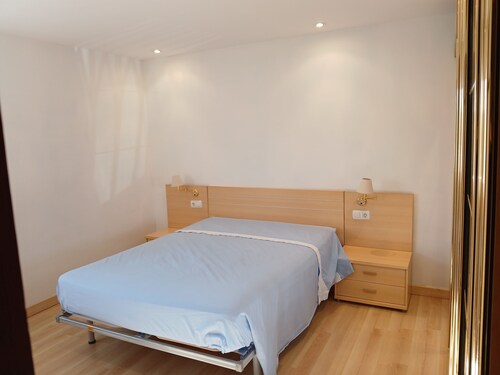 Comfortable rooms with bathroom (suite) in a typical Spanish village