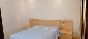 Comfortable rooms with bathroom (suite) in a typical Spanish village