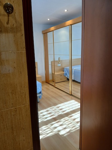 Comfortable rooms with bathroom (suite) in a typical Spanish village