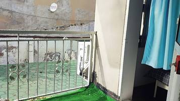 House, 4 Bedrooms, Smoking, Balcony | Balcony