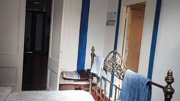 House, 4 Bedrooms, Smoking, Balcony