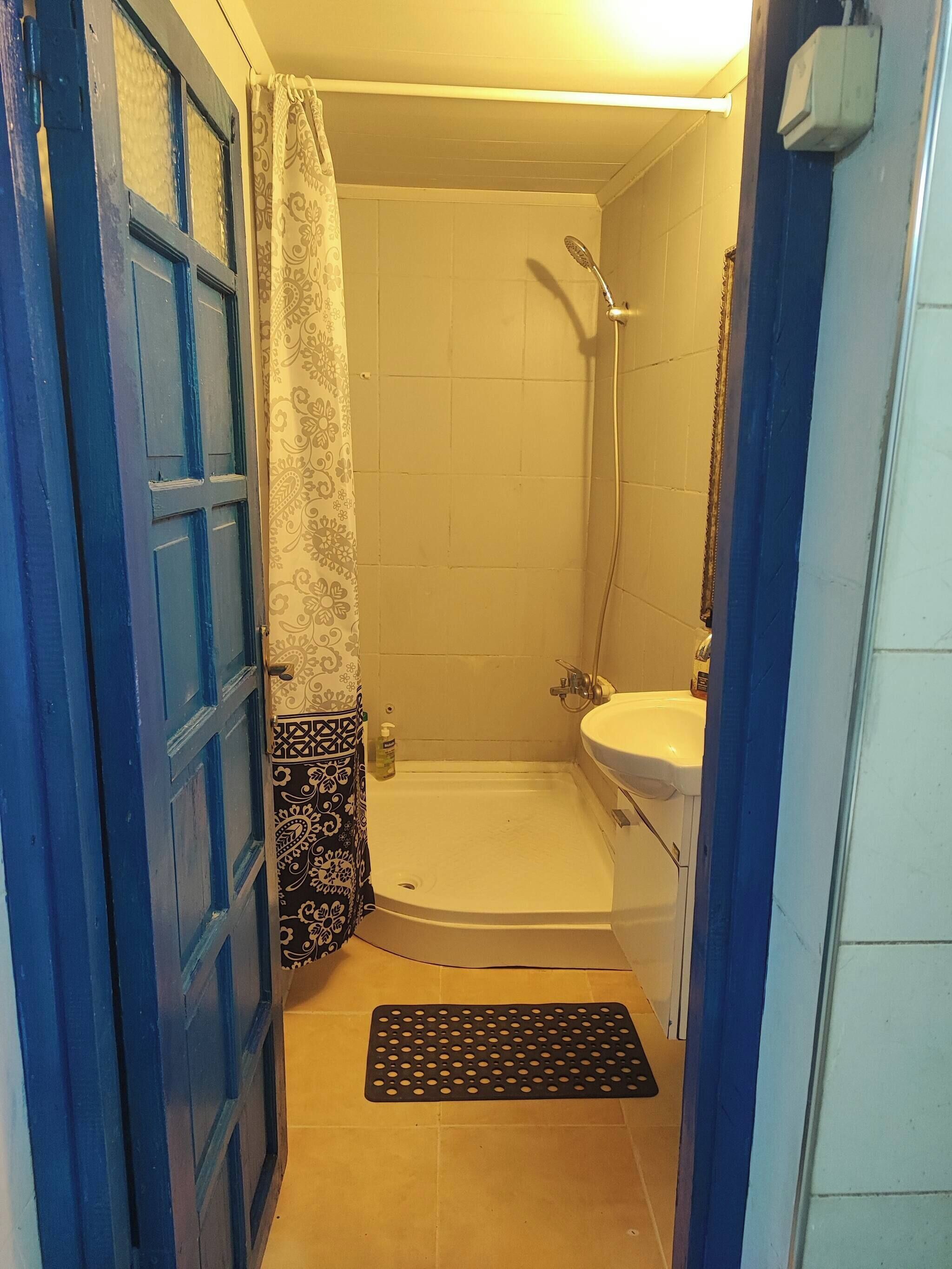 House, 4 Bedrooms, Smoking, Balcony | Bathroom