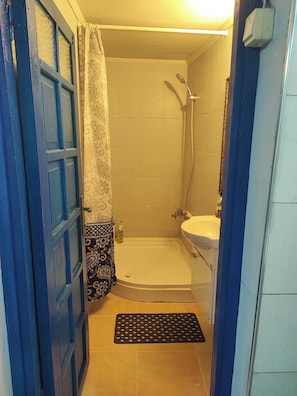 Ferienhaus, 4 Schlafzimmer, Raucher, Balkon | Badezimmer