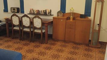 House, 4 Bedrooms, Smoking, Balcony | Interior