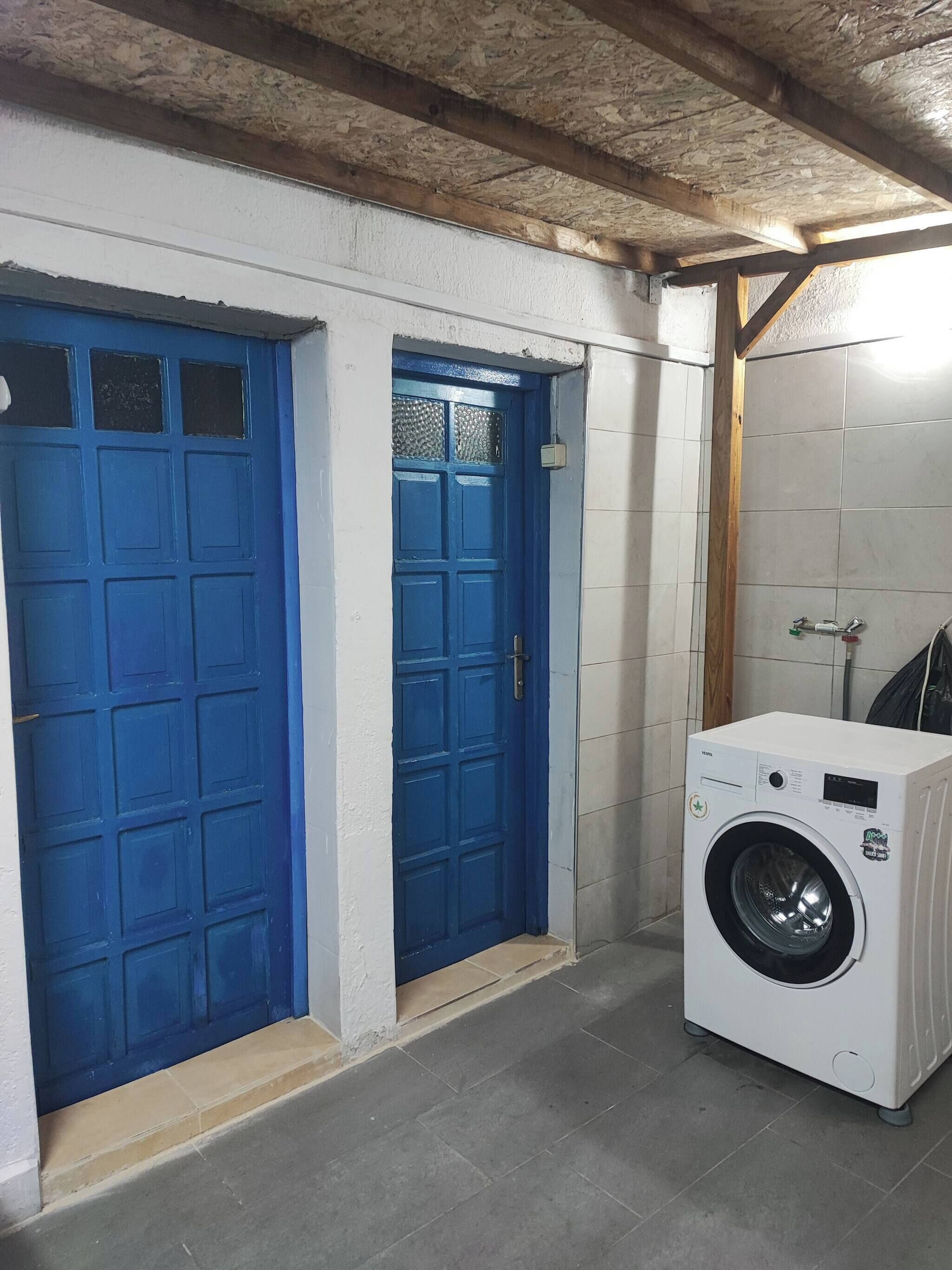 House, 4 Bedrooms, Smoking, Balcony | Laundry