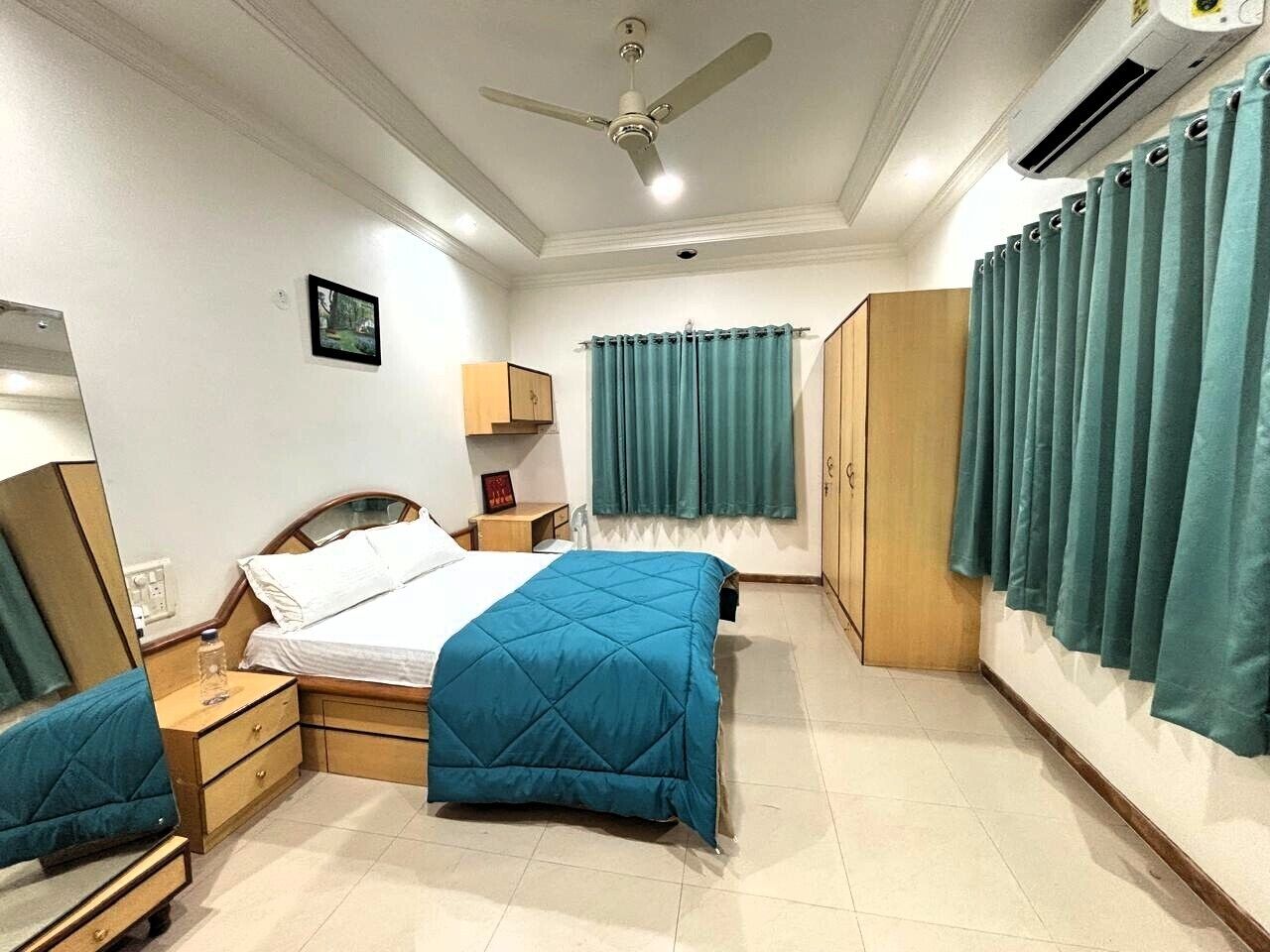 4 bedrooms, iron/ironing board, WiFi, bed sheets