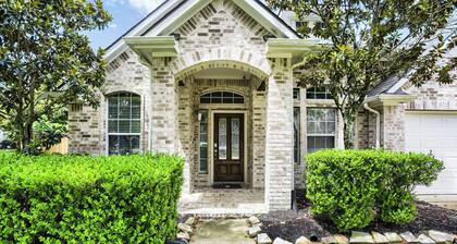 Luxury Spring Home: Community Pool and Family Fun
