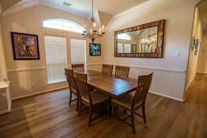 Dining - Luxury Spring Home: Community Pool and Family Fun (Spring)
