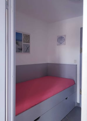 2 Schlafzimmer, Bügeleisen/Bügelbrett