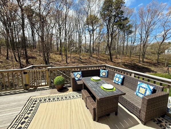 Outdoor dining - Charming Cummaquid Colonial with a Pool (Barnstable)