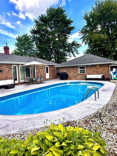 3-bed 2.5 bath, outdoor pool May 31-Sep 30th/AC/in Bellevue