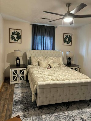 Room -  3-bed 2.5 bath, outdoor pool May 31-Sep 30th/AC/in Bellevue (Bellevue)