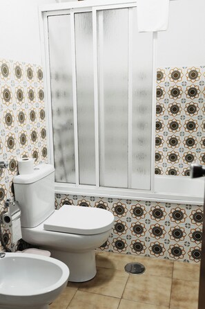 Bathroom - Vrbo Property (Ponte de Lima)