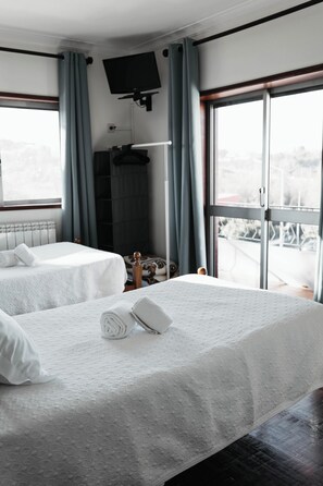 Room - Vrbo Property (Ponte de Lima)