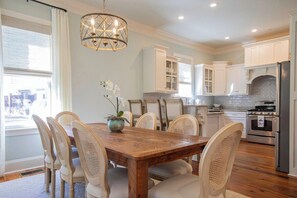 Dining - The Stones Throw, 4BR Condo by Velvet Ditch Villas (Oxford)