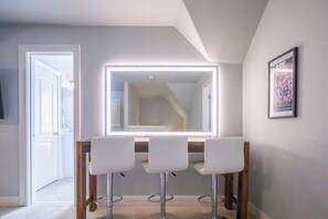 Interior - The Stones Throw, 4BR Condo by Velvet Ditch Villas (Oxford)
