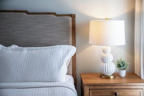 4 bedrooms, iron/ironing board, free WiFi, bed sheets - The Stones Throw, 4BR Condo by Velvet Ditch Villas (Oxford)