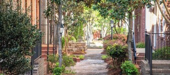 The Stones Throw, 4BR Condo by Velvet Ditch Villas