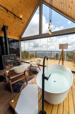 Indoor spa tub - Luxury Chalet Plato dos Ventos (Urubici)