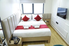 Quarto casal superluxo, 1 cama King, vista para a cidade | Wi-Fi de cortesia