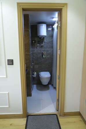 Bathroom - Hotel Welcome Palace  (New Delhi)