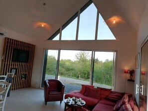 Living area - ECO-FRIENDLY HOUSE "LA CROIX PERETTE" 5KM FROM THE CASTLE OF AZAY LE RIDEAU (Cheillé)