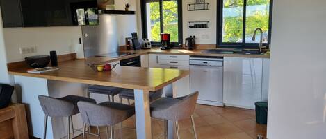 Microonde, forno, piano cottura, lavastoviglie
