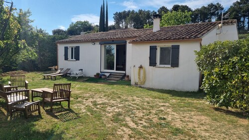 Maison au calme 3 chambres avec jardin et piscine