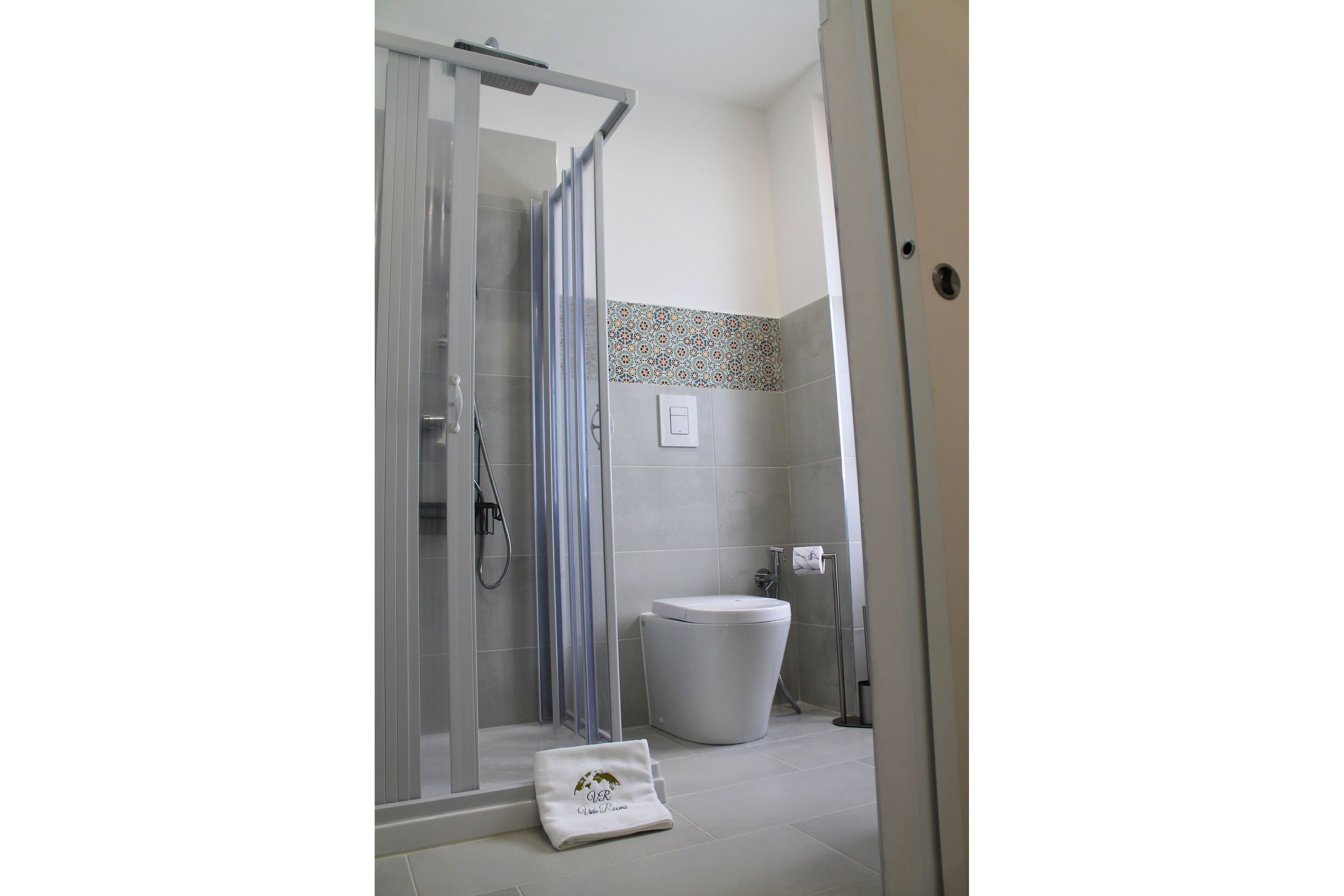 Doccia, asciugacapelli, bidet, asciugamani