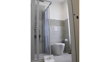 Doccia, asciugacapelli, bidet, asciugamani