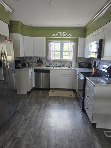 Blue Moon #101. 2-bedroom 1 Bath Condo in Beautiful Downtown Clayton,