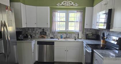 Blue Moon #101. 2-bedroom 1 Bath Condo in Beautiful Downtown Clayton,