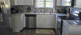 Blue Moon #101. 2-bedroom 1 Bath Condo in Beautiful Downtown Clayton,
