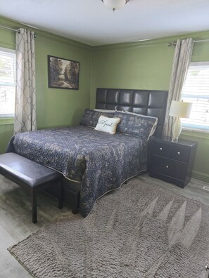 Room - Blue Moon #101.  2-bedroom 1 Bath Condo in Beautiful Downtown Clayton, (Clayton)