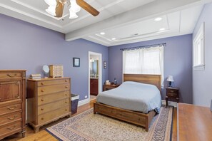 Room - Spacious 4-bedroom house in beautiful Chicago (Chicago)