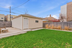 Exterior - Spacious 4-bedroom house in beautiful Chicago (Chicago)