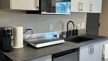 Coffee/tea maker, fridge, microwave, oven