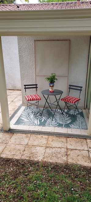 Terrace/patio - Le Mûrier single-storey house with beautiful veranda. Beautiful garden. (Gramat)