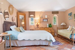 1 bedroom, iron/ironing board, WiFi, bed sheets - Holiday Home 'Pool House Du Clos Sainte Marie' with Sea View, Shared Pool and Wi-Fi (Roquefort-les-Pins)