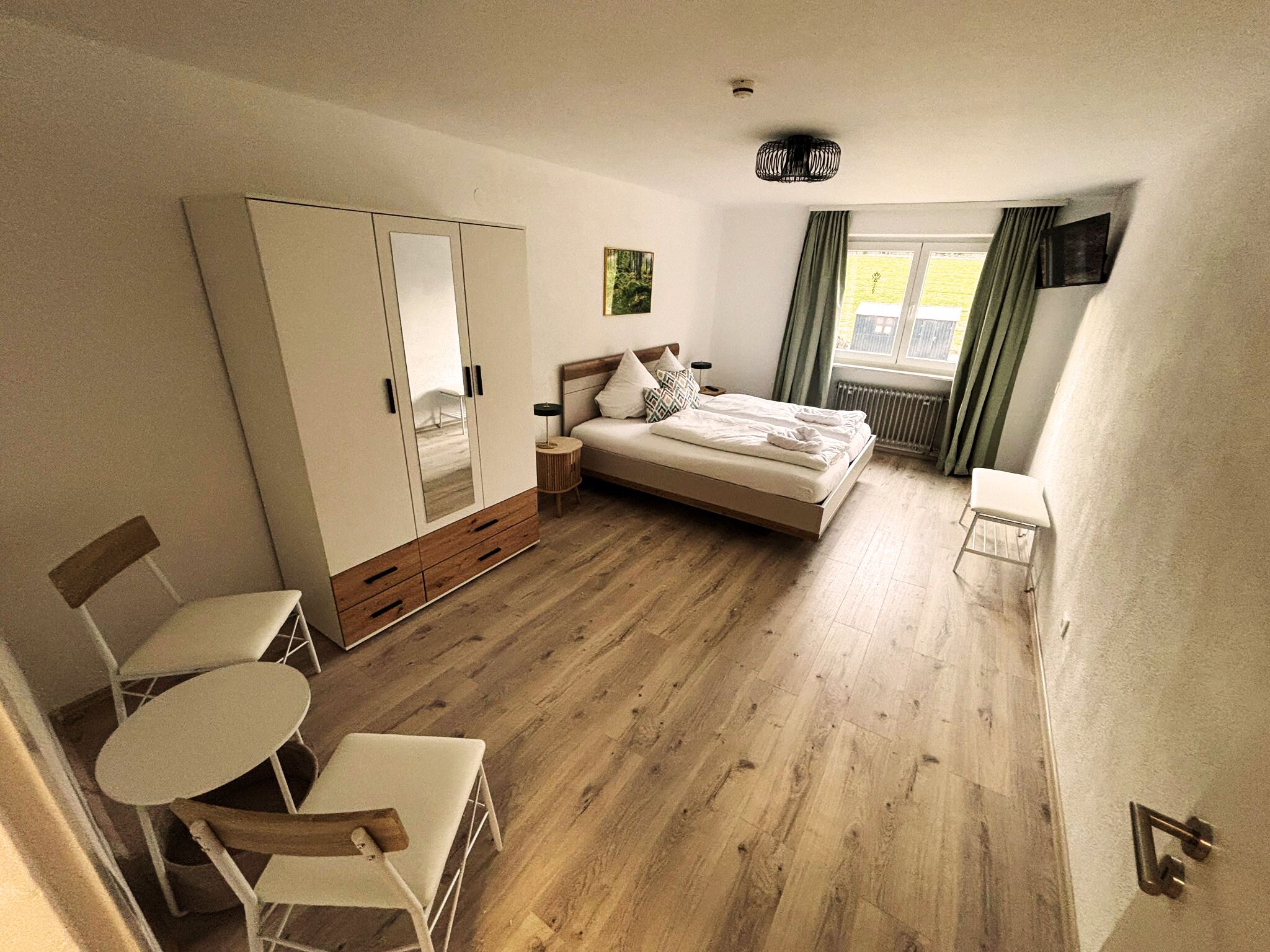 Apartemen Deluks, pemandangan resor | Brankas, tirai kedap cahaya, setrika/meja setrika, dan Wi-Fi gratis