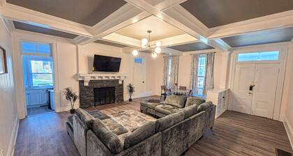 Modern 3 BR Near York - Sleeps 8 - Renovated