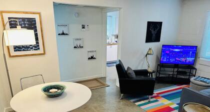 Charming & Bright 1-bedroom w/private laundry & yard in Sacramento