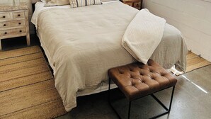 A bedroom with a bed, nightstands, a bench, and a ceiling fan. - Charming & Bright 1-bedroom w/private laundry & yard in Sacramento (Sacramento)