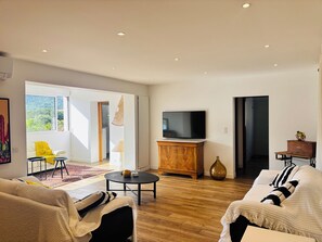 Living area - NEW-Family home 100 m from a crystal-clear cove (Monticello)